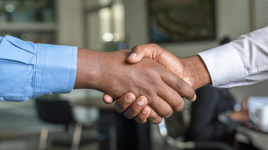 Google Maps ranking service – business owner and SEO expert shaking hands