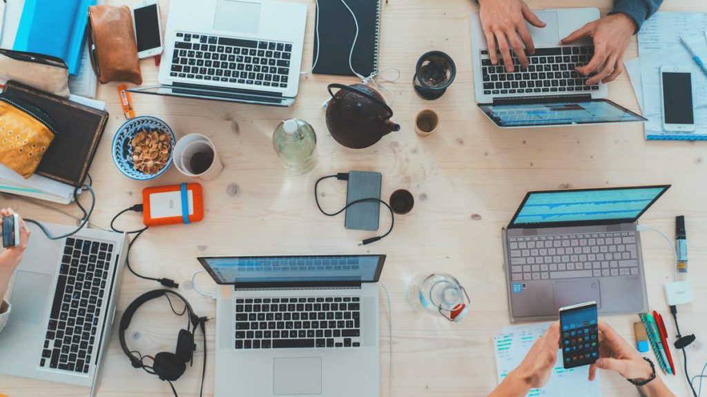 SEO services in Uttara – digital marketing team working on websites