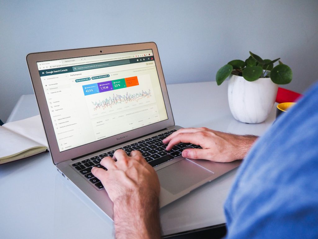 Technical SEO service Dhaka – specialist running a technical SEO audit on a laptop